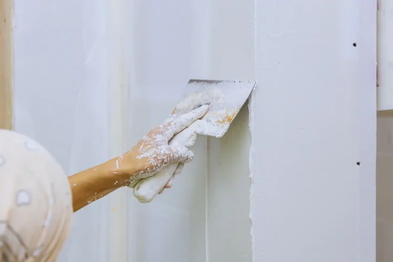 Finition ratissée avant peinture