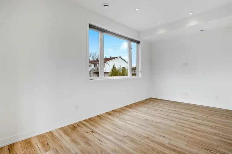 Pièce vide avant pose du faux plafond